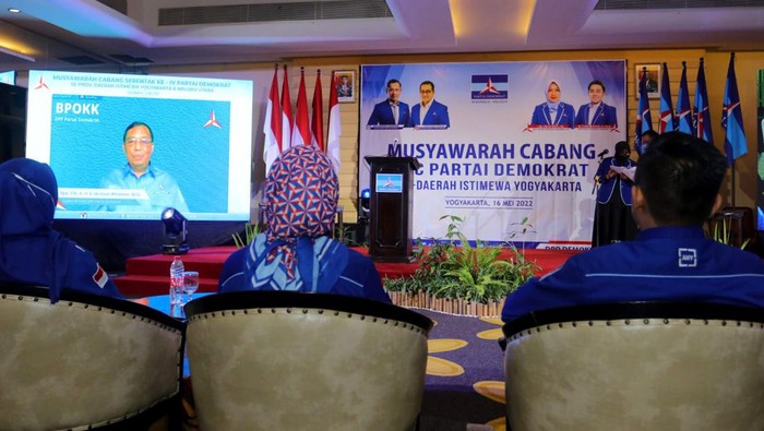 Demokrat Yogyakarta Siap Menangi Pemilu 2024 Usai dilantik AHY, Ketua DPD Partai Demokrat Istimewa Yogyakarta Erlia Risti tancap gas menjalankan mesin partai. Ia pun bertekad menangi Pemilu 2024.
Tak hanya melakukan kegiatan silaturahmi ke beberapa organisasi masyarakat (ormas) dan organisasi pemuda (okp) di Yogyakarta, kini Demokrat Yogyakarta melaksanakan kegiatan Musyawarah Cabang (Muscab) secara serentak se-Provinsi Yogyakarta.