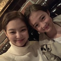 Ella Gross viral menjadi perbincangan pada 2018 karena kemiripannya dengan Jennie BLACKPINK. Saat itu Ella yang berumur 9 tahun juga dinilai mirip Song Hye Kyo. Foto: dok. Instagram @ellagross