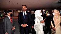 Jokowi juga sempat mengunjungi Space X di Boca Chica dan bertemu dengan Elon Musk.