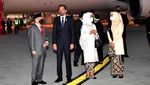Foto-foto Jokowi Disambut Maruf Amin Saat Tiba di Indonesia