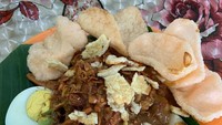 Gado-gado seharga Rp 15.000 bisa kamu temui di kawasan Pancoran, Jakarta Selatan. Harga tersebut sudah termasuk dengan nasi putih. Foto: Instagram