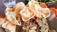 Gado-gado 92 Full Vitamin yang ada di bilangan Kalideres, Jakarta Barat dikenal tak pernah sepi pembeli. Seporsinya hanya dibanderol sekitar Rp 16.000. Foto: Instagram