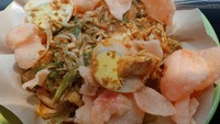 Dengan merogoh kocek seharga Rp 20.000 kamu sudah bisa menikmati gado-gado di warung bernama Gado-gado Kertanegara. Lokasinya ada di kawasan Kebayoran Baru, Jakarta Selatan. Foto: Instagram @hey_toodles