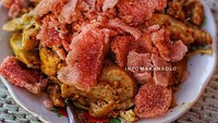 Dikenal sebagai gado-gado terenak, warung bernama Gado-gado Portal Bu Maryanti dio Cipete ini punya langganan seleb. Salah satunya Chicco Jerikho. Foto: Instagram @infomakansolo