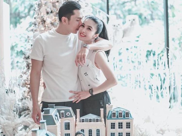 Momen Romantis Sandra Dewi dan Suami Saat Sarapan dan Rayakan Ultah