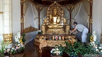Lebih lanjut, saat perayaan Waisak, pihak vihara kata Jeni Kwang juga tetap akan menerapkan protokol kesehatan secara ketat seperti mewajibkan umat memakai masker serta menjaga jarak selama berada di dalam lingkungan vihara. Selain itu, pihak vihara juga menghimbau bagi umat yang membawa makanan untuk dibawa pulang sehingga tidak perlu membuka masker.