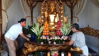 Vihara Buddha Guna yang berada di Jalan Jalan Kurusetra, Komplek Puja Mandala Nusa Dua, Bali, menggelar perayaan Trisuci Waisak 2566/2022 dengan menerapkan protokol kesehatan. Beragam persiapan menyambut perayaan Waisak telah dilakukan sejak beberapa waktu lalu.