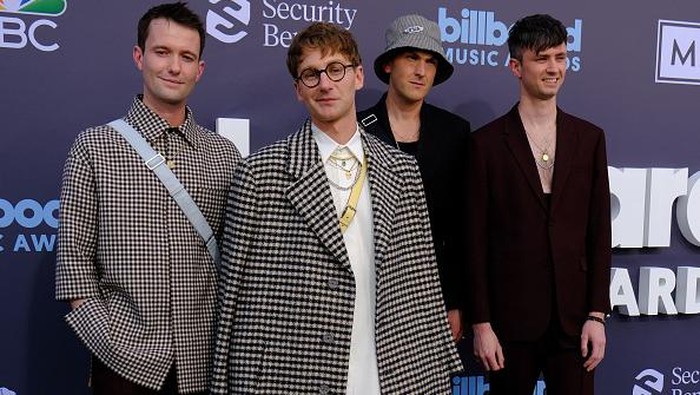 British rock band Glass Animals (Dave Bayley, Joe Seaward, Ed Irwin-Singer and Drew MacFarlane) attend the 2022 Billboard Music Awards at the MGM Grand Garden Arena in Las Vegas, Nevada, May 15, 2022. (Photo by Maria Alejandra CARDONA / AFP) (Photo by MARIA ALEJANDRA CARDONA/AFP via Getty Images)