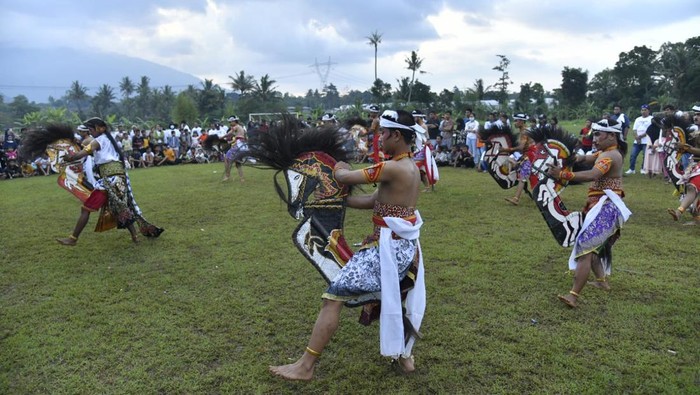 Ilustrasi tarian tradisional.