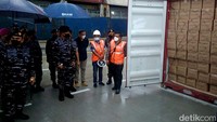 Apabila pihak TNI AL merasa perlu menahan 34 kontainer untuk kepentingan penyidikan, dia tidak mempersoalkan. Namun barang lain yang ada di kapal tersebut harus dilepaskan.