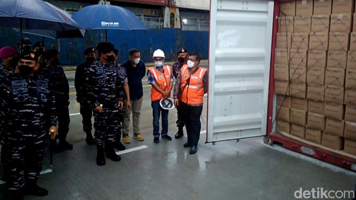 Ini Kapal Pengangkut Bahan Baku Minyak Goreng yang ditangkap TNI AL Kapal yang membawa 34 kontainer bahan baku minyak goreng diamankan di Medan. Kapal itu diketahui milik tiga perusahaan.
