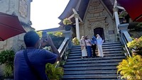 Meski begitu, pandemi yang mulai dapat ditanggulangi membuat aktivitas pariwisata di Puja Mandala kembali bergeliat. Jumlai mengatakan kompleks wisata religi itu mulai kembali didatangi para wisatawan.
