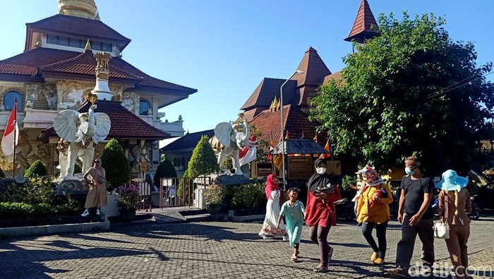 Puja Mandala jadi salah satu destinasi wisata religi yang cukup populer di Bali. Pasalnya di sini terdapat pusat peribadatan bagi lima agama. Penasaran?