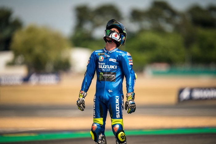 LE MANS, FRANCE - MAY 15: Joan Mir of Spain and Team SUZUKI ECSTAR looks in the sky after his crash during the race of the MotoGP SHARK Grand Prix de France at Bugatti Circuit on May 15, 2022 in Le Mans, France. (Photo by Steve Wobser/Getty Images)