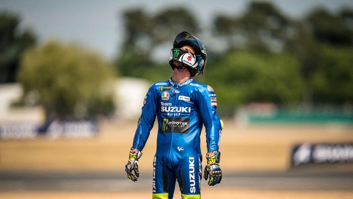 LE MANS, FRANCE - MAY 15: Joan Mir of Spain and Team SUZUKI ECSTAR looks in the sky after his crash during the race of the MotoGP SHARK Grand Prix de France at Bugatti Circuit on May 15, 2022 in Le Mans, France. (Photo by Steve Wobser/Getty Images)
