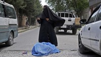 Kemiskinan membuat sejumlah wanita di Kabul, Afghanistan, ini terpaksa mengemis.