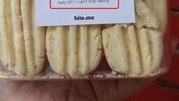 Mengakui kuenya begitu enak, produsen ini beri bantuan jika pelanggannya tak bisa berhenti melahapnya. Nomor telepon 911 konon bisa membantu pelanggan yang tak bisa berhenti makan. Foto: Twitter/txtdrgajelas