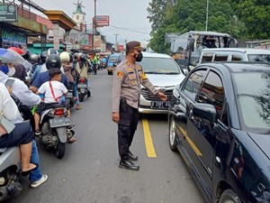 One Way Masih Berlaku di Puncak, Lalin Arah Jakarta Macet