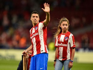 Tangis Haru Luis Suarez Tinggalkan Atletico Madrid