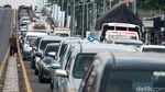 Macet! Begini Penampakan Jl RE Martadinata Ciputat Saat Libur Waisak
