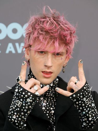 Machine Gun Kelly menghadiri Billboard Music Awards 2022 di MGM Grand Garden Arena pada 15 Mei 2022 di Las Vegas, Nevada.