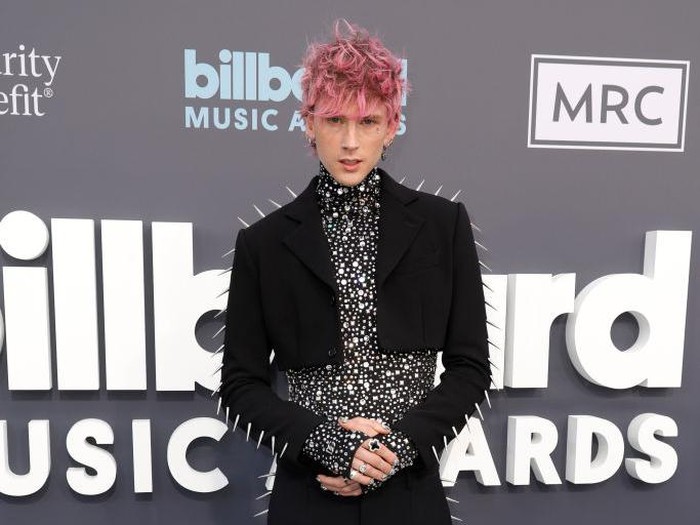 Machine Gun Kelly Machine Gun Kelly menghadiri Billboard Music Awards 2022 di MGM Grand Garden Arena pada 15 Mei 2022 di Las Vegas, Nevada.