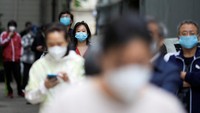 Untuk diketahui, Shanghai telah melakukan lockdown selama lebih dari 6 minggu. Hal itu dilakukan guna menangkal penyebaran COVID-19. Selama lockdown, penduduk Shanghai dilarang berbelanja langsung. Mereka hanya mengandalkan platform online. (REUTERS/Aly Song).