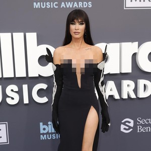 7 Foto Megan Fox Tak Dikenali di Billboard Music Awards, Mirip Kim Kardashian
