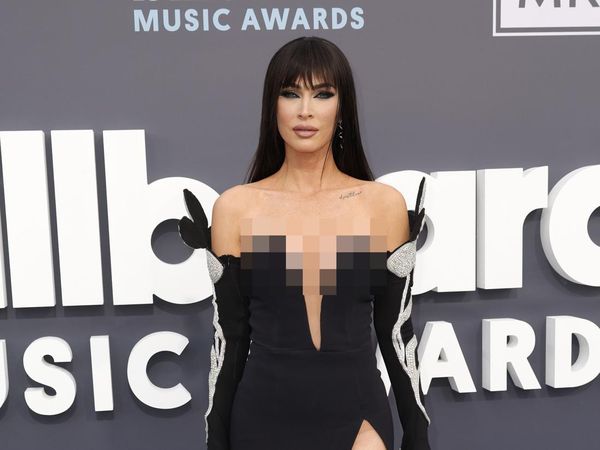 7 Foto Megan Fox Tak Dikenali di Billboard Music Awards, Mirip Kim Kardashian
