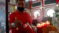 Dalam upacara kali ini, Tan Tjong mengungkapkan setidaknya ada 100 orang lebih yang bakal mengikuti perayaan Waisak.