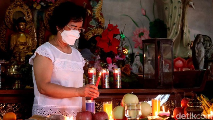 Menengok Suasana Perayaan Waisak di Vihara Tanda Bhakti Bandung Perayaan Waisak digelar di vihara Tanda Bhakti, Kota Bandung. Umat Buddha berdatangan untuk mengikuti rangkaian acara perayaan Waisak di vihara tersebut.