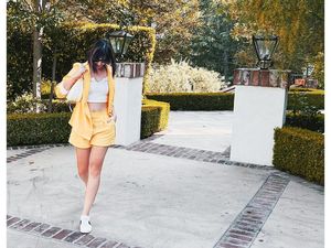 8 Gaya Nia Ramadhani Bak ABG Saat Liburan di AS, Pakai Crop Top Banjir Pujian