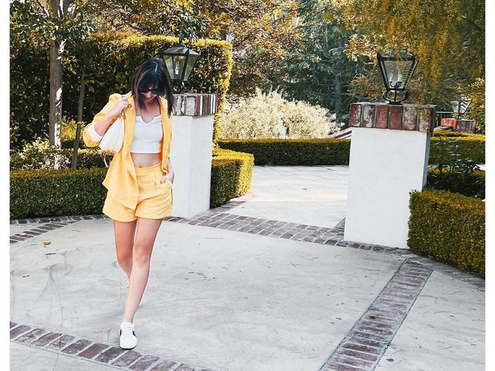 Nia Ramadhani Foto Nia Ramadhani yang bikin netizen salfok ke lututnya.