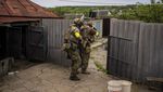 Pasukan Ukraina Amankan Desa yang Direbut Kembali dari Rusia
