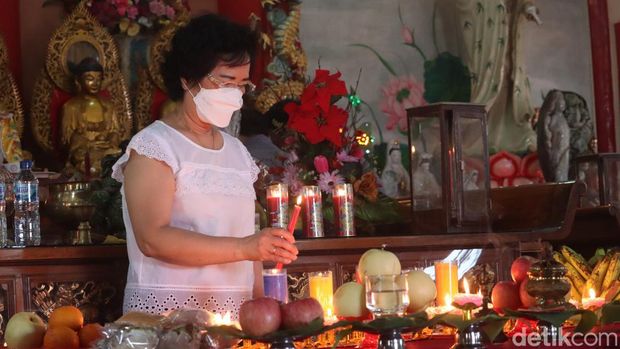 Perayaan Waisak di Vihara Tanda Bhakti Bandung.