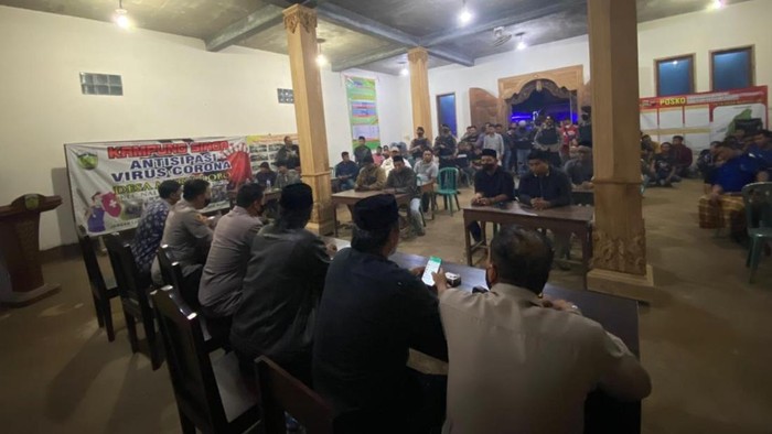 Polres Jepara bersama tokoh masyarakat menggelar pertemuan warga dua desa yang terlibat tawuran, Minggu (15/5/2022).
