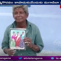 Kita sudah kembali tinggal di Kattunayakkanpatti lebih dari 20 tahuun yang lalu. Hanya kerabat dekat saya di rumah dan putri saya yang tahu bahwa saya seorang wanita, terang Petchiammal dikutip dari New Indian Express. Foto: YouTube/ETV Telangana