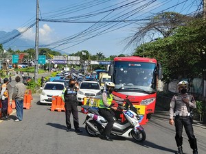 Polisi Kini Berlakukan One Way Puncak Arah Jakarta