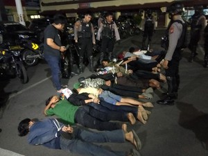 13 Anggota Geng Motor di Makassar Bawa Busur Panah-Parang Ditangkap