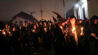 Pada abad ke-14, Gereja Katolik menekan penyebaran sekte sesat, praktik sihir, dan perilaku lain yang dianggap berdosa.