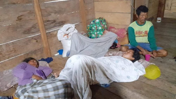 Sejumlah warga di Toraja lemas diduga keracunan makanan