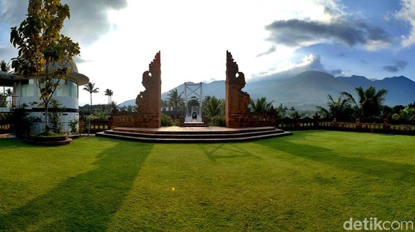 Tempat ini berada di komplek Hotel Rancabango. Lokasinya berada di Jalan Raya Rancabango, Desa Rancabango Kecamatan Tarogong Kaler, Kabupaten Garut, Jawa Barat. Tempat ini berada di komplek Hotel Rancabango. Lokasinya berada di Jalan Raya Rancabango, Desa Rancabango Kecamatan Tarogong Kaler, Kabupaten Garut, Jawa Barat.