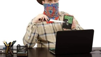 Cara memperbaiki HDD. Foto: Facebook.com/weirdstockeveryday/ 