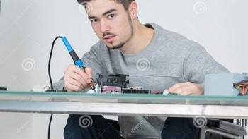 Gimana nasib tangan pria di atas ya? . Foto: Facebook.com/weirdstockeveryday/