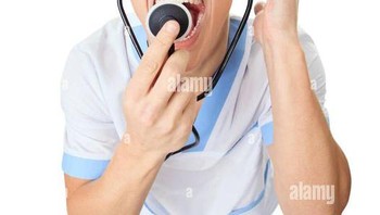 Latihan nyanyi. Foto: Facebook.com/weirdstockeveryday/