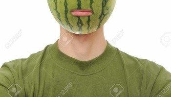 Manusia semangka. Foto: Facebook.com/weirdstockeveryday/