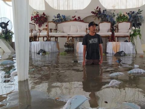 Suasana acara pernikahan mendadak banjir di Duri, Pekanbaru,Riau.