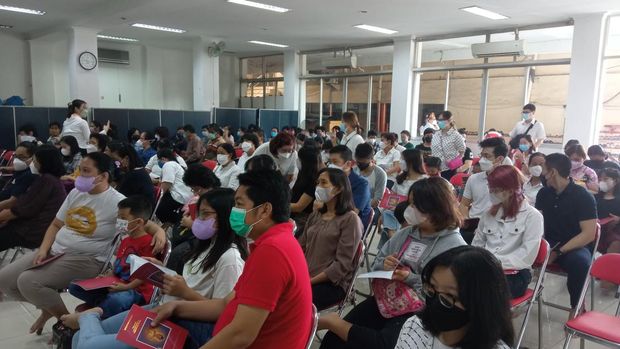 Suasana ibadah waisak di Vihara Silaparamita, Jakarta Timur.