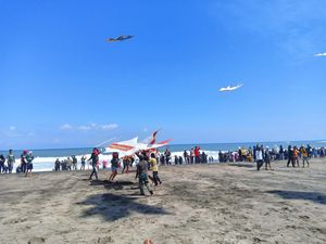Menikmati Libur Waisak-Nonton Festival Layangan di Pantai Berawa