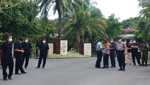 Suasana pengamanan saat demo PHK di depan Ayana Resort Bali beberapa waktu lalu